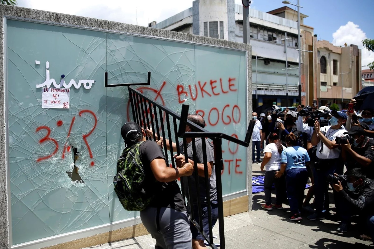 El Salvador\'da hükümet karşıtı protestocular sokaklara döküldü
