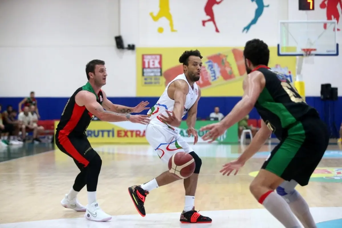 Frutti Extra Cup: Aliağa Petkim Spor: 73 Semt 77 Yalovaspor: 68