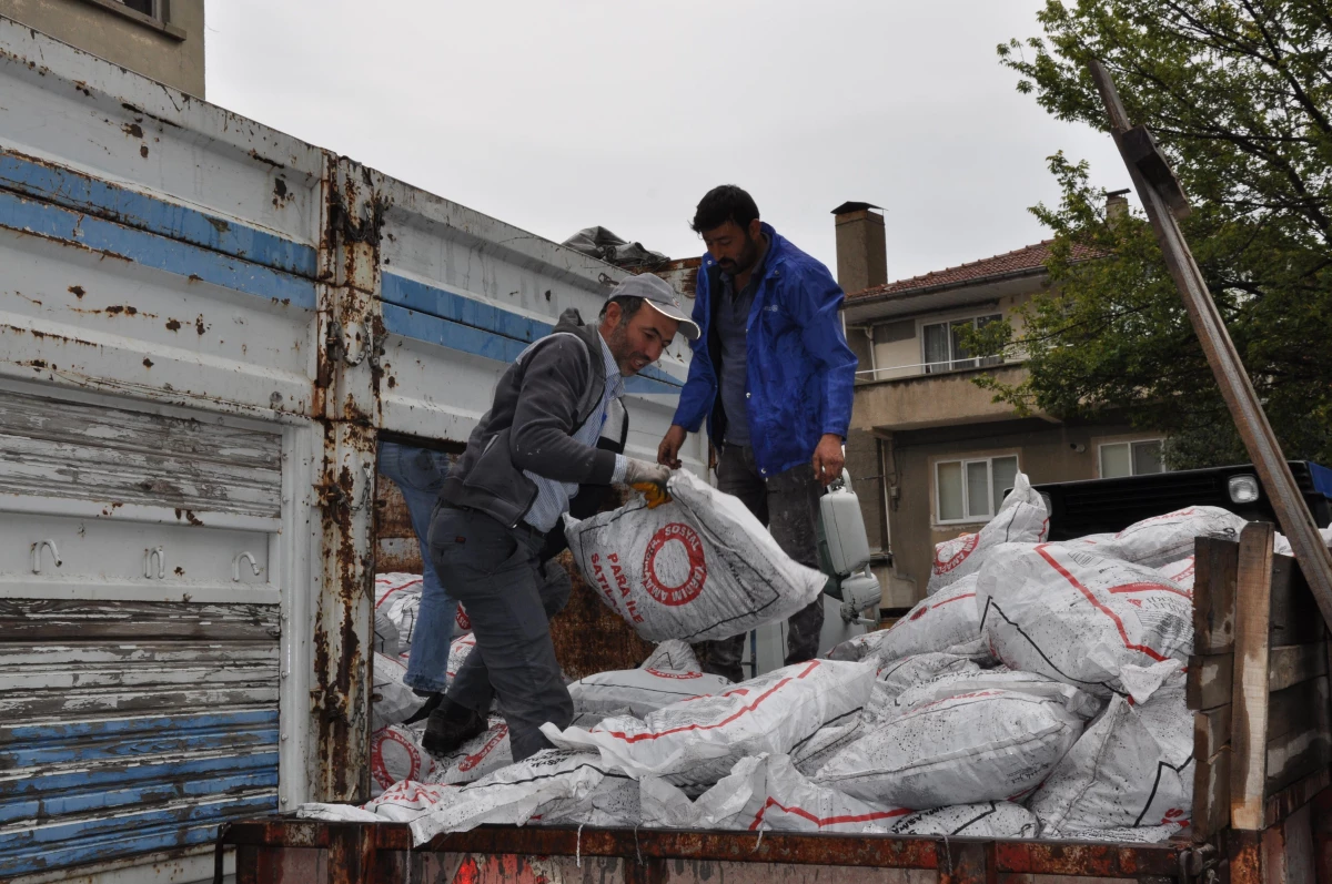 Gümüşhacıköy SYDV kömür yardımının dağıtımına başladı
