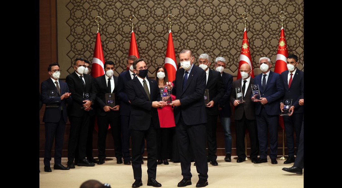 İletişim Başkanı Altun: "Bu ödülde emekleri olan, gece gündüz demeden gayretle çalışan tüm yol arkadaşlarıma teşekkürlerimi sunuyorum"