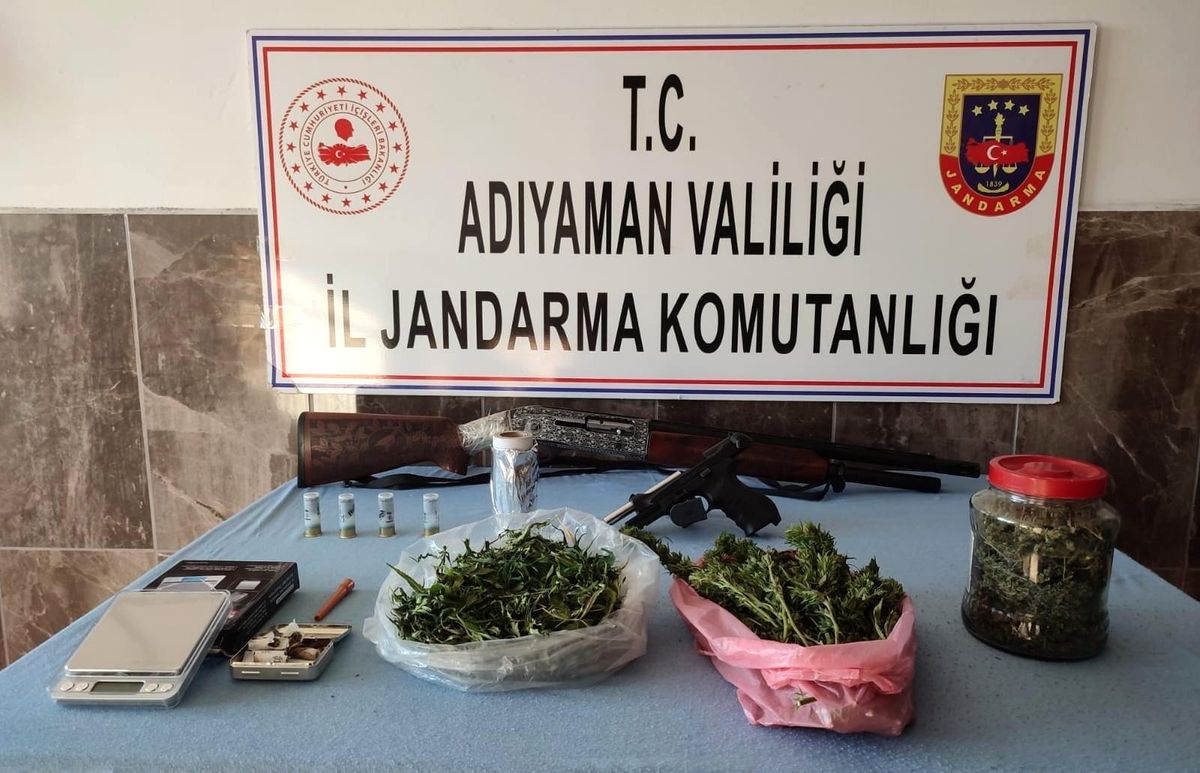 Son dakika haber: Jandarma uyuşturucu ve tabanca ele geçirdi