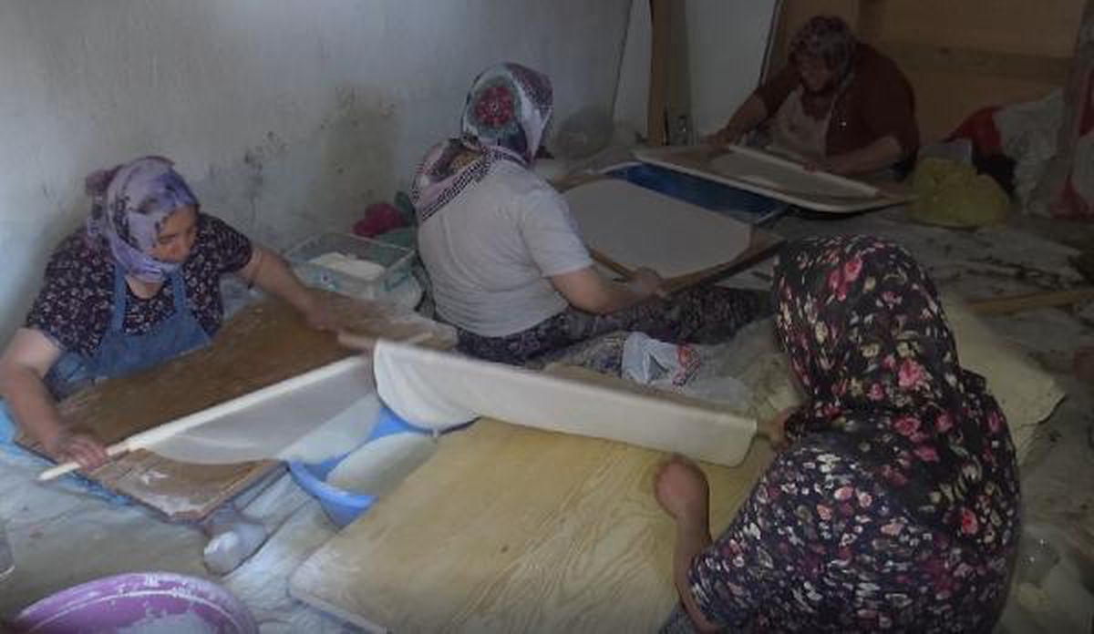 Kadınların imece usulü kış hazırlığı