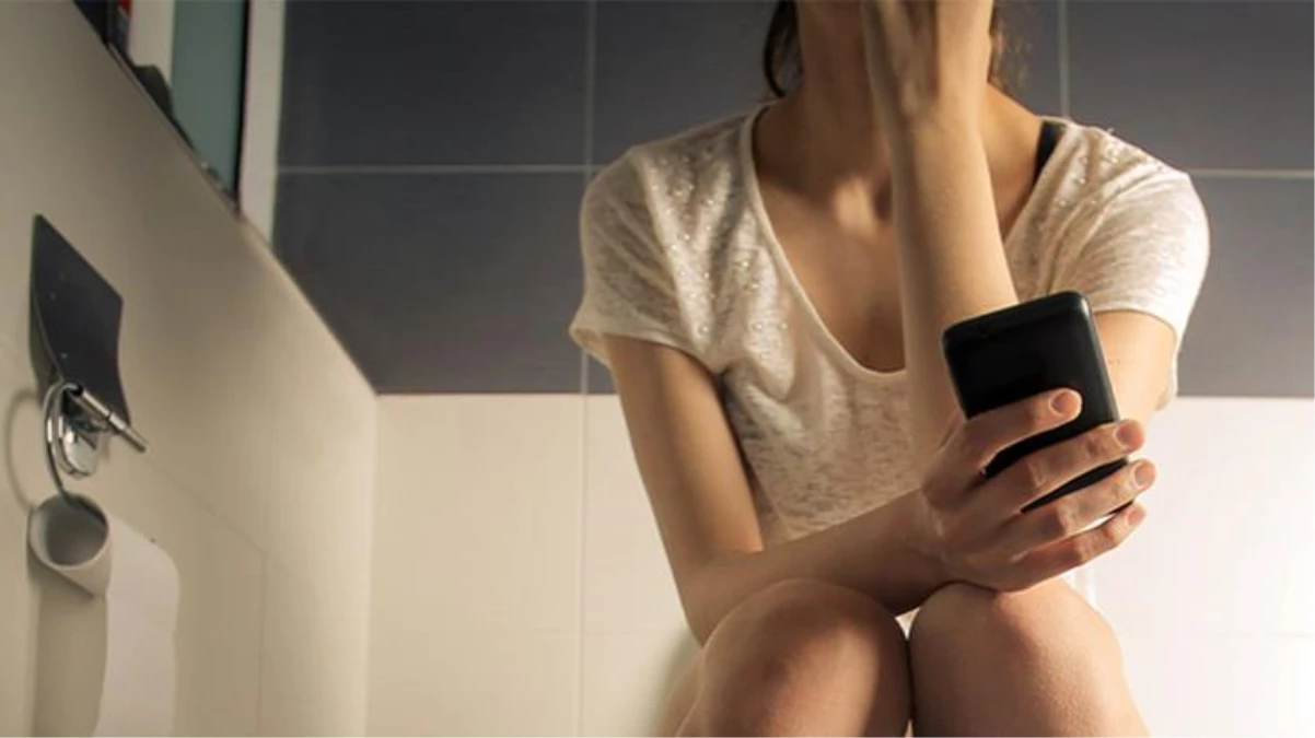 Uzun süre tuvalette telefonla oynamak basur tehlikesine neden olmakta