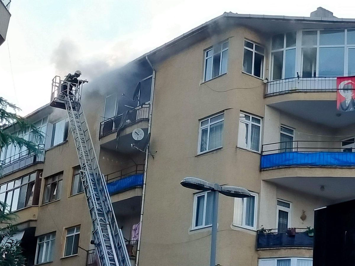 Kocaeli\'de çıkan ev yangını söndürüldü