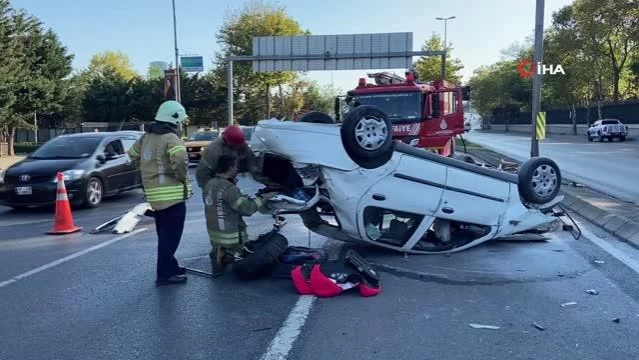 Maslak'ta servis aracına çarpan otomobil takla attı: 2 yaralı