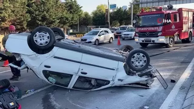 Maslak'ta servis aracına çarpan otomobil takla attı: 2 yaralı