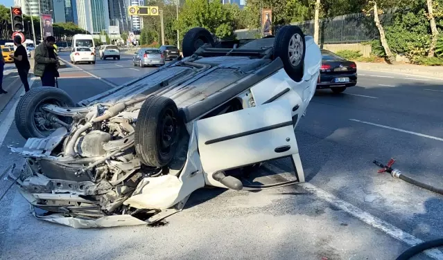 Maslak'ta servis aracına çarpan otomobil takla attı: 2 yaralı