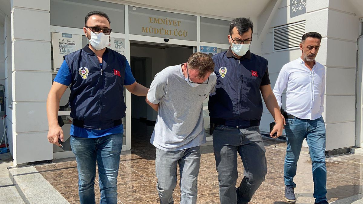 Mersin\'de arkadaşını bıçaklayarak öldürdüğü iddia edilen zanlı tutuklandı