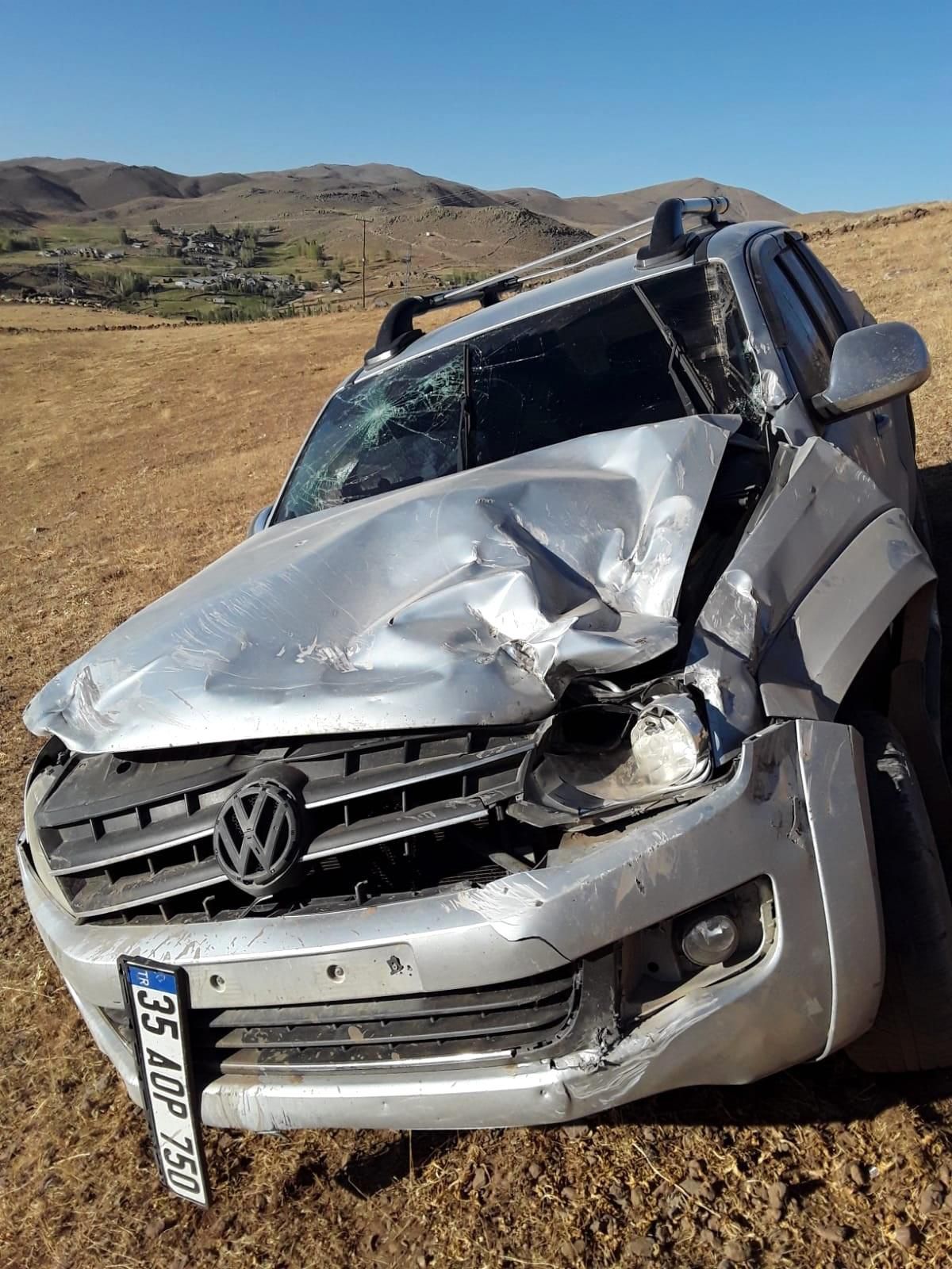 Son dakika 3. sayfa: Muradiye\'de trafik kazası: 3 yaralı