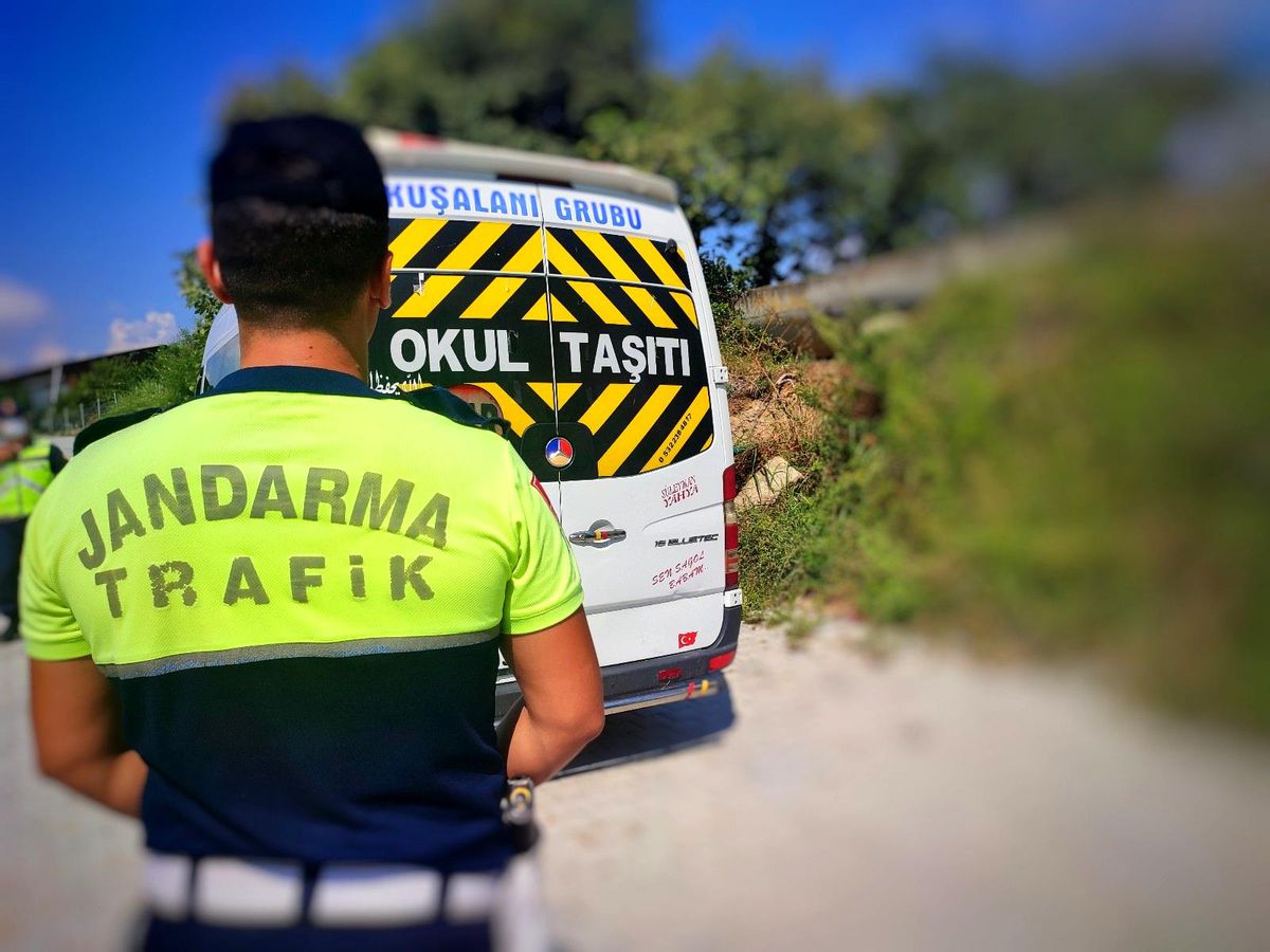 Samandağ\'da jandarma trafik ekipleri öğrenci servis araçlarını denetledi