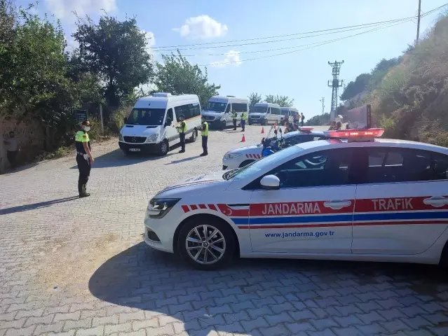 Samandağ'da jandarma trafik ekipleri öğrenci servis araçlarını denetledi Samandağ'da jandarma trafik ekipleri öğrenci servis araçlarını denetledi