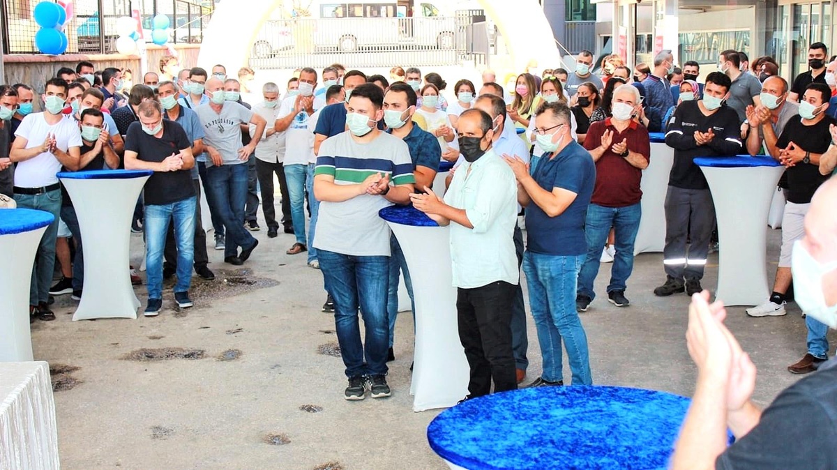 Toksan, GPTW\'den alınan ödülü çalışanlarıyla kutladı