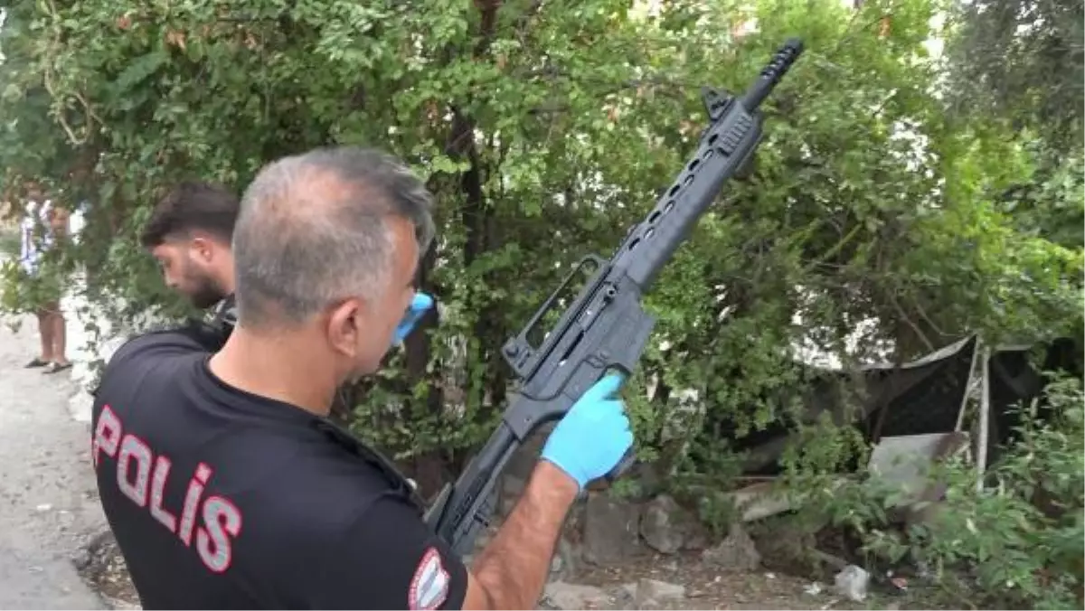 TÜFEKLE ATEŞ AÇTI, SİLAHI NEREDEN BULDUN SORUSUNA \'SİLAH SIKINTI DEĞİL BABA\' CEVABINI VERDİ