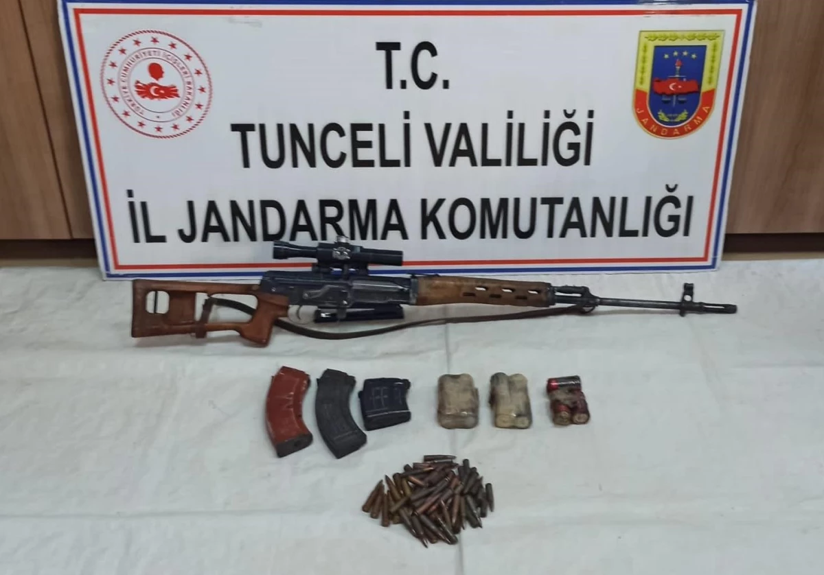 Tunceli\'de teröristlere ait silah, mühimmat ve yaşam malzemesi ele geçirildi