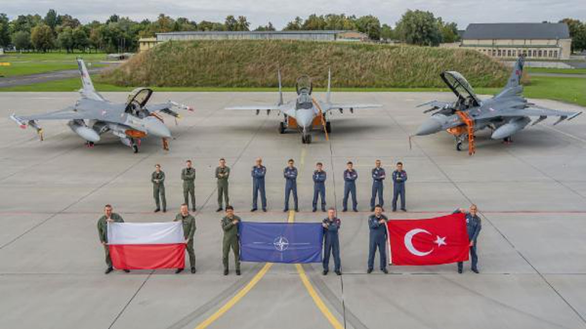 Son dakika haberi | Türk jetleri NATO\'nun \'hava polisliği\' görevi sonrasında yurda döndü