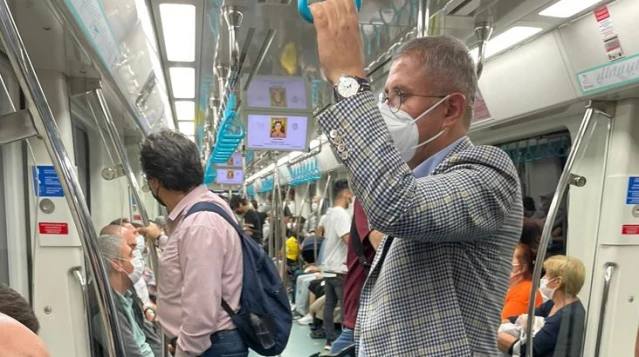 Üsküdar Belediye Başkanı Hilmi Türkmen, metroda yolculuk ettiği anları paylaştı