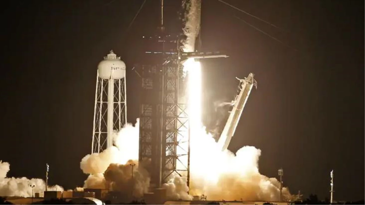 Tarihte bir ilk! SpaceX roketi astronot olmayan 4 kişiyi dünyanın çevresinde 3 gün dolaştıracak