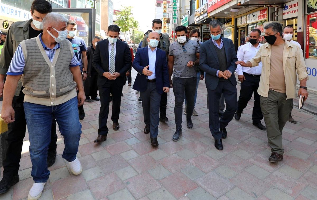 Vali Varol esnafla bir araya geldi