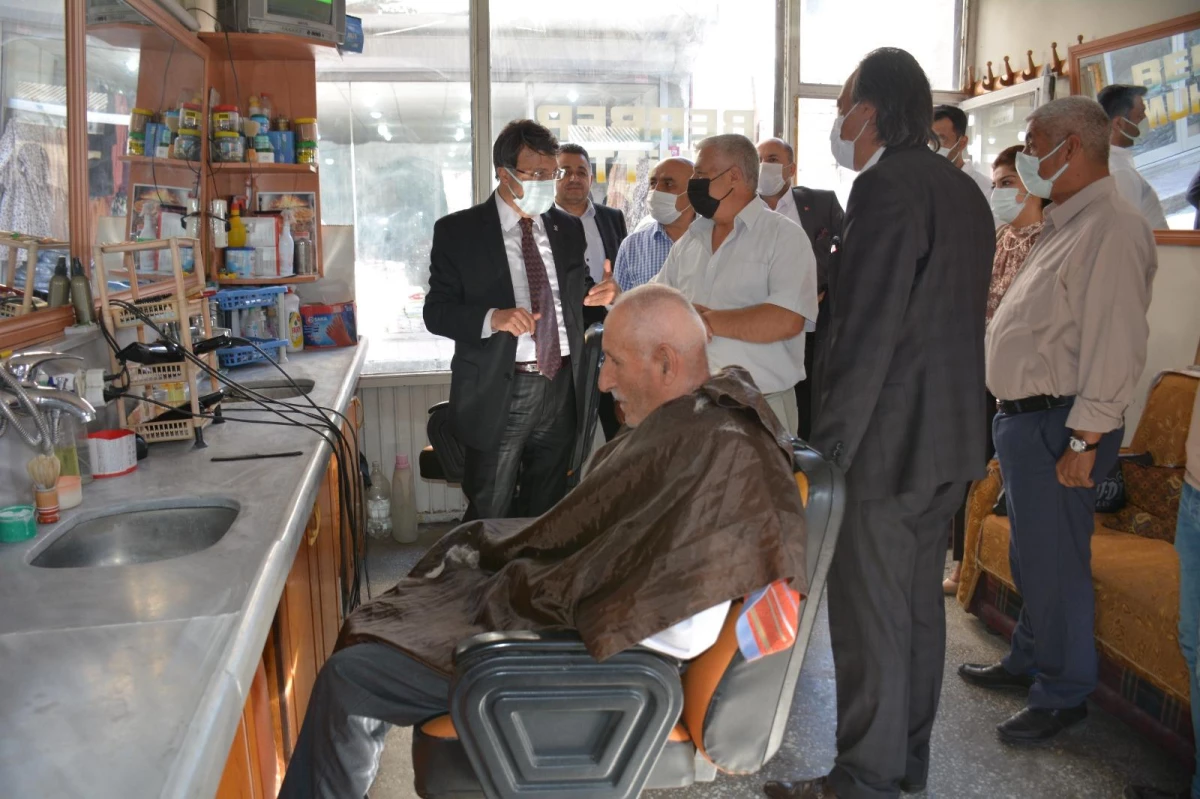 Van\'da AK Parti İl Başkanı Türkmenoğlu, esnafı ziyaret etti