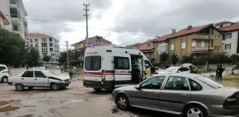 Aksaray'da iki otomobil çarpıştı: 2 yaralı