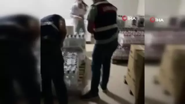 Antalya'da bir otelde 332 litre sahte içki ele geçirildi Antalya'da bir otelde 332 litre sahte içki ele geçirildi