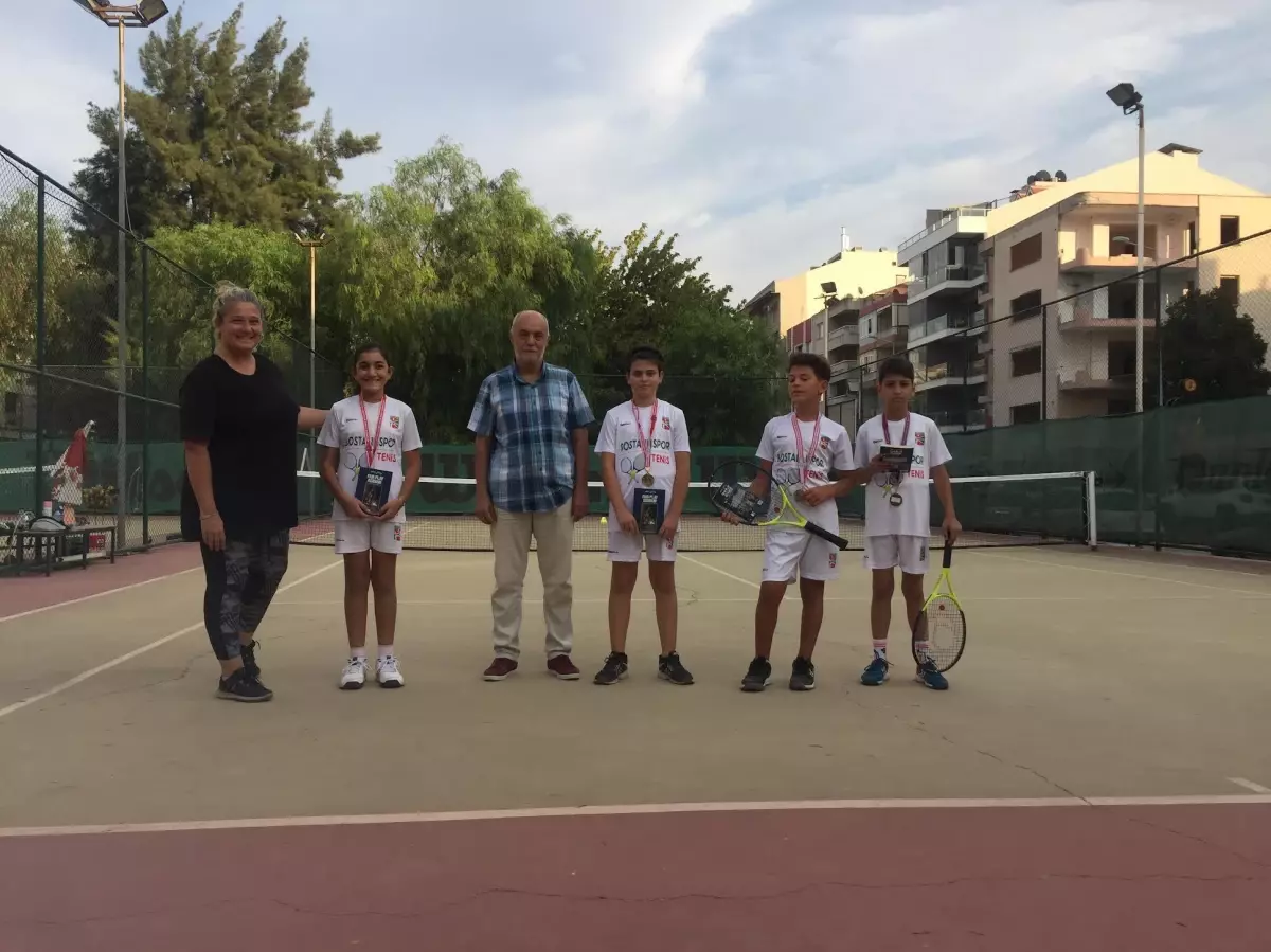 Bostanlıspor tenis 12 yaşta kürsüye çıktı