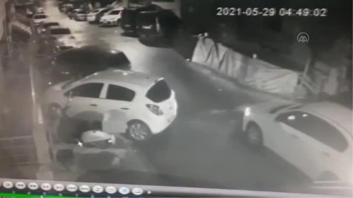Çekmeköy\'de aynı markaya ait 12 otomobilin farlarını çalan 2 şüpheli yakalandı