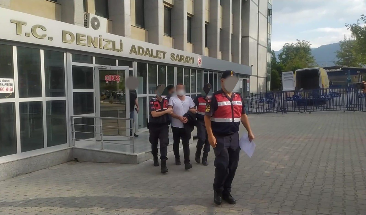 Denizli\'de hesabı fazla bulunca gazino sahibinin bulunduğu otomobile ateş eden şüpheli yakalandı
