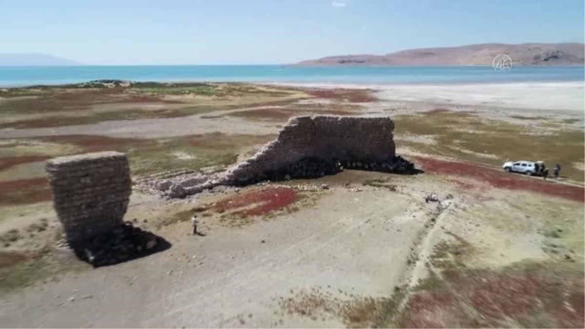 Son dakika haberleri... Van Gölü\'ndeki çekilme ciddi boyutlara ulaştı (2)