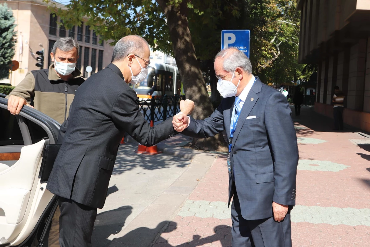 Eskişehir\'de Büyükşehir Belediye Başkanı Prof. Dr. Yılmaz Büyükerşen\'i ziyaret etti