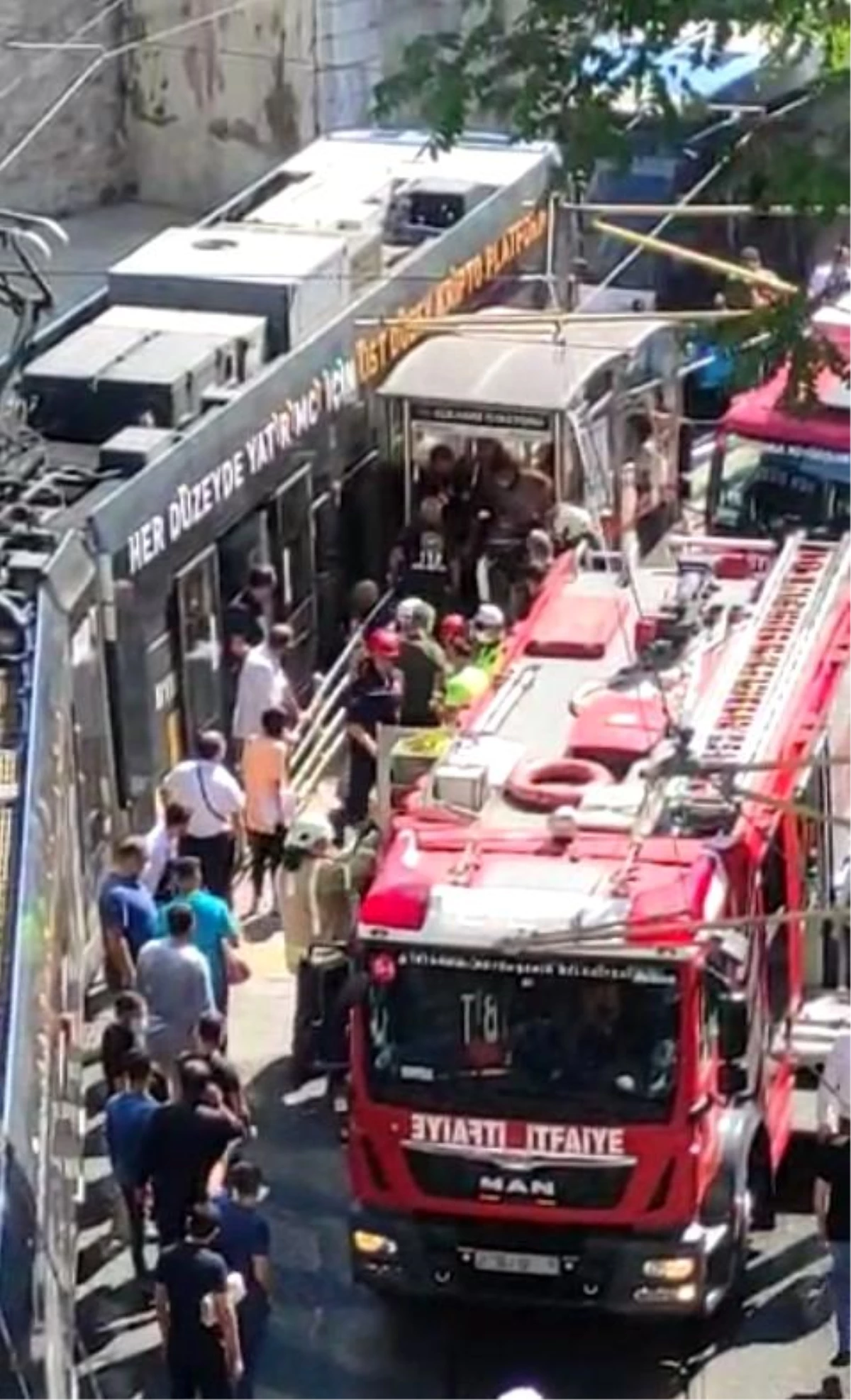 Son dakika haberi | Gülhane tramvay durağında akıl almaz kaza