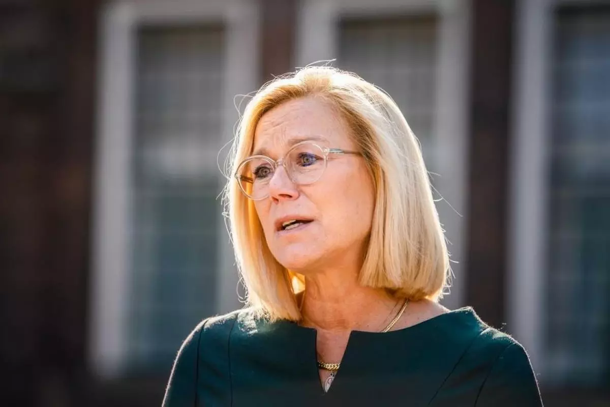 Son dakika haber! Hollanda\'da art arda istifalar: Savunma Bakanı Bijleveld de istifa etti