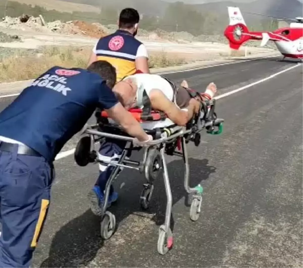 İNŞATTAN DÜŞEN İŞÇİ, YOLA İNEN AMBULANS HELİKOPTERLE SEVK EDİLDİ