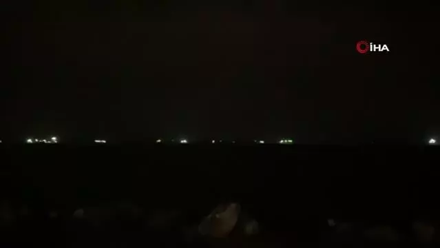 İskenderun'da şimşekler ile gelen şiddetli sağanak hayatı olumsuz etkiledi İskenderun'da şimşekler ile gelen şiddetli sağanak hayatı olumsuz etkiledi