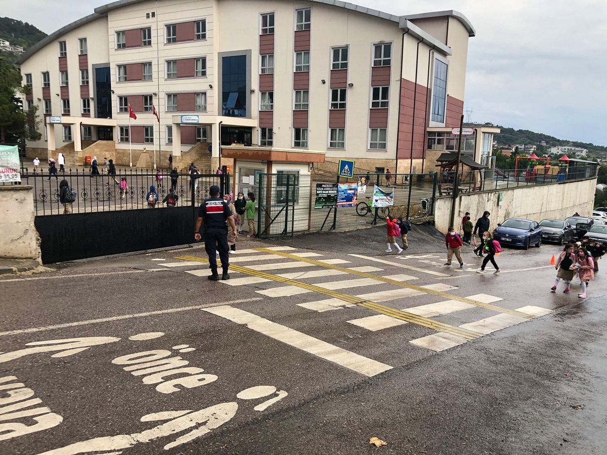 Kocaeli\'de jandarma, okul çevresinde ve öğrenci servislerinde denetim yaptı