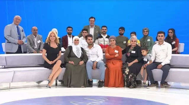 Müge Anlı'yı ağlatan kavuşma! Evlatlık verilen adam, 33 yıl sonra 19 kardeşi ve ailesiyle buluştu Müge Anlı'yı ağlatan kavuşma! Evlatlık verilen adam, 33 yıl sonra 19 kardeşi ve ailesiyle buluştu