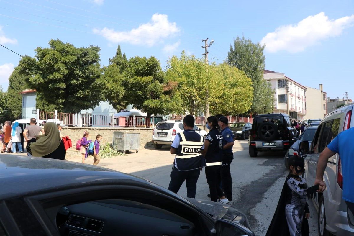 Okulun yanı başında tütün satışı polis denetimine takıldı