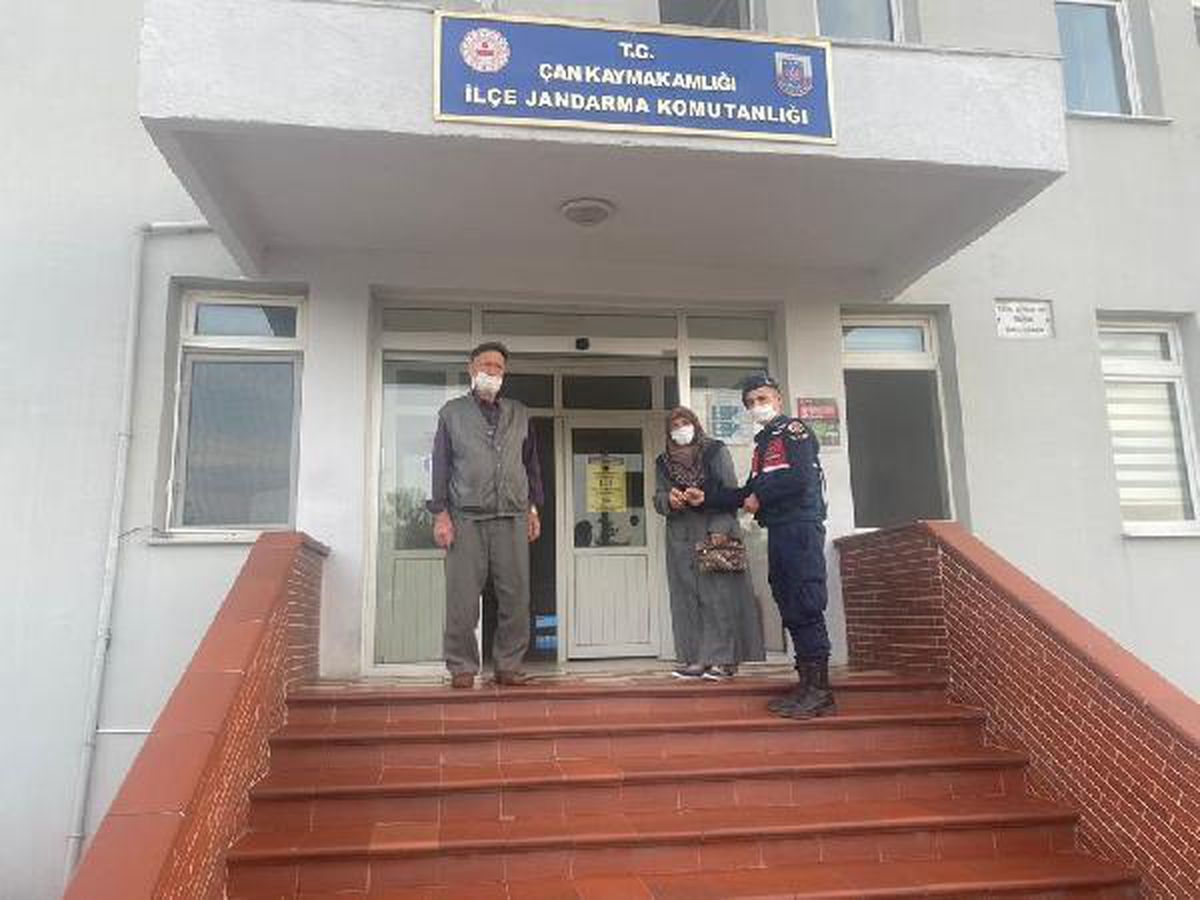 Sahte kadın jandarmanın dolandırdığı altınlarına kavuştu