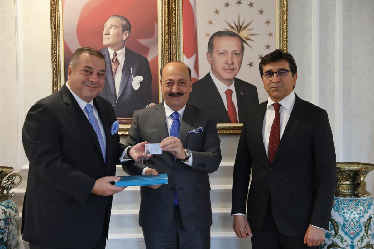Türkiye\'de yabancı girişimciye "Turkuaz Kart" uygulaması başladı