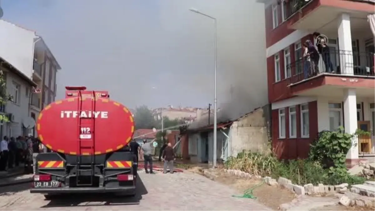 Yangın çıkan müstakil ev kullanılamaz hale geldi