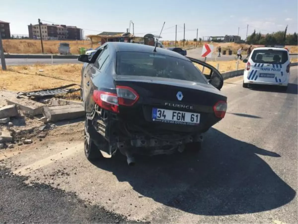 Son dakika haberleri: ADIYAMAN\'DA OTOMOBİLLER ÇARPIŞTI: 3\'Ü ÇOCUK 5 YARALI