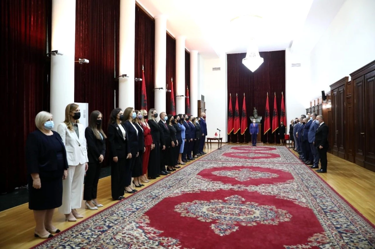 Arnavutluk\'ta yeni hükümet yemin etti