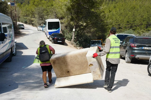 Bodrum Cennet Koyu'nda kıyı temizliği yapıldı