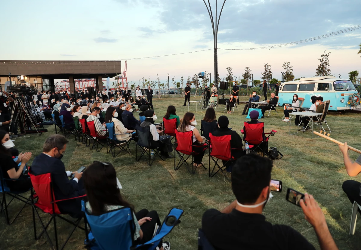 Cumhurbaşkanı Erdoğan, Mersin\'de gençlerle buluştu: (1)