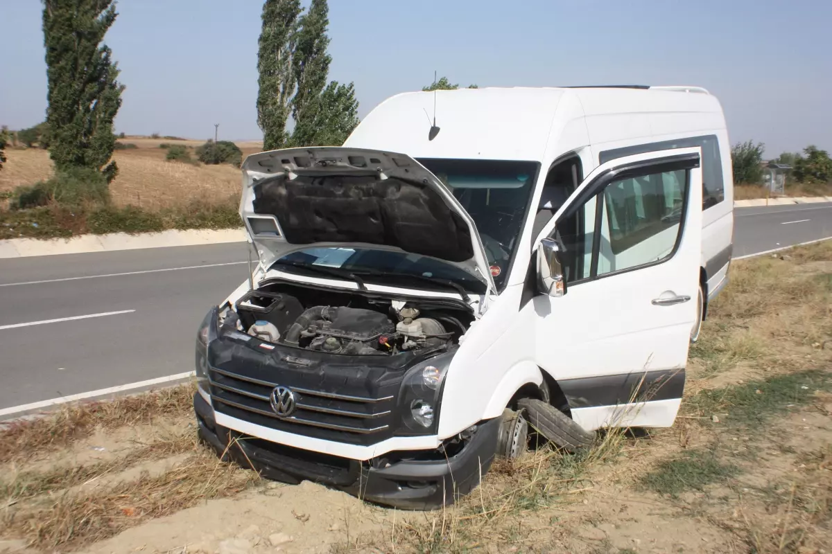 Edirne\'de kaza yapan midibüs sürücüsü öldü