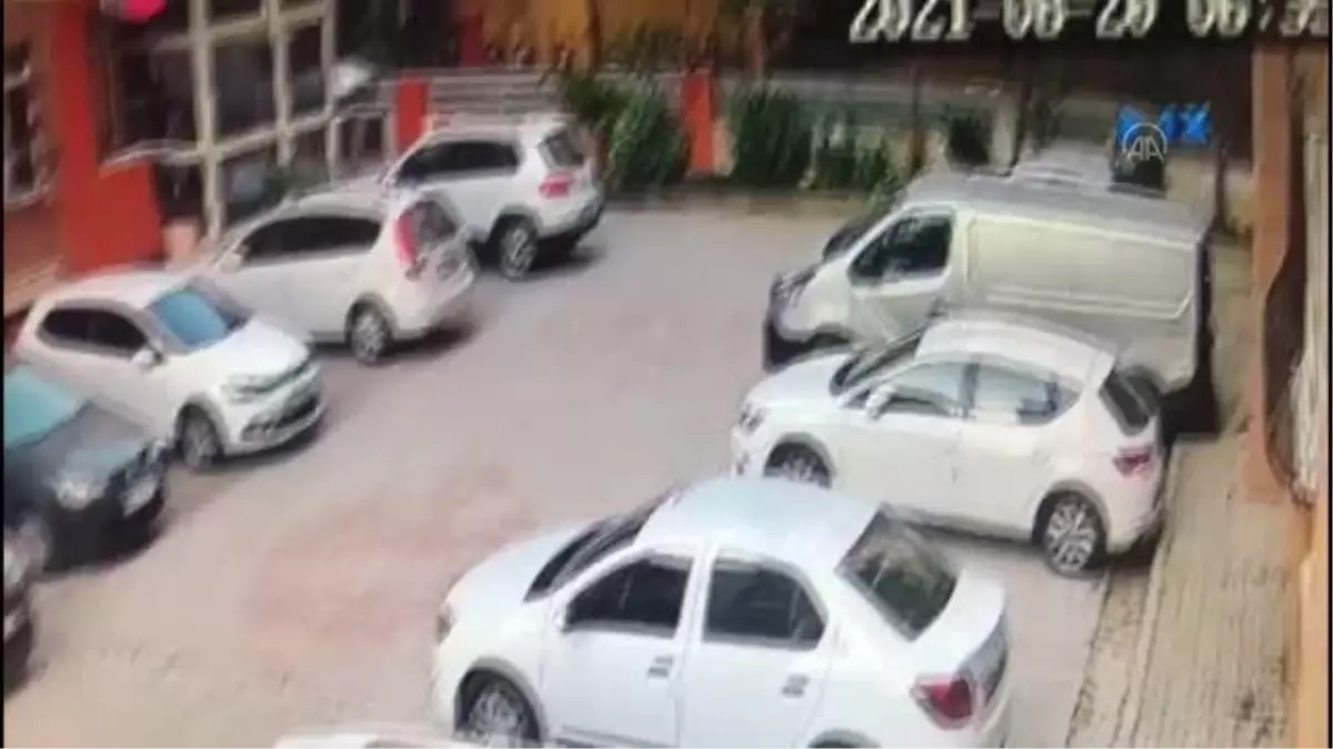 Esenyurt\'ta çalıntı plakalı araçla gasp yapan zanlı tutuklandı