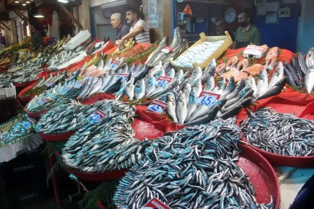 Fiyatlardaki düşüş, balıkçıların yüzünü güldürdü Fiyatlardaki düşüş, balıkçıların yüzünü güldürdü