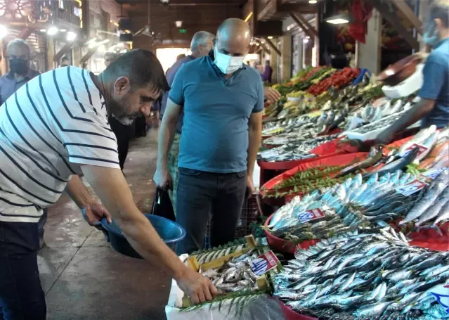 Fiyatlardaki düşüş, balıkçıların yüzünü güldürdü Fiyatlardaki düşüş, balıkçıların yüzünü güldürdü