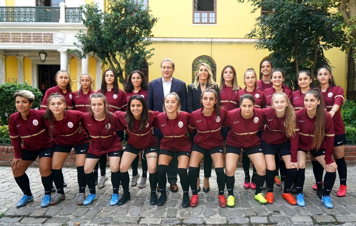 Galatasaray Kadın Futbol Takımı\'nın lansmanı yapıldı