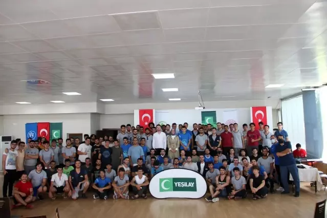Genç Yeşilay gönüllüleri kamplarda bir araya geldi
